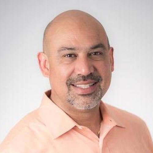 Headshot of Roberto Ariel Vargas.